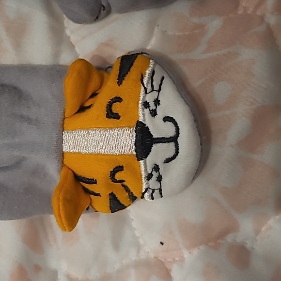 NewBorn Tiger - Picture 2 of 3